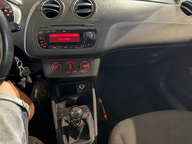 Seat ibiza 1.4 sport-up, 92-glj-5 - afbeelding 2 van  12
