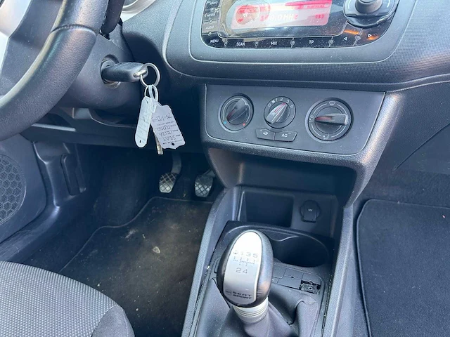 Seat ibiza sc 1.4 sport-up 75-ljj-9 - afbeelding 10 van  19