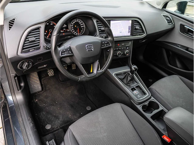 Seat leon 1.5 tsi style 2019 navigatiesysteem stoelverwarming carplay/android parkeersensoren 16"inch hagelschade - afbeelding 2 van  32