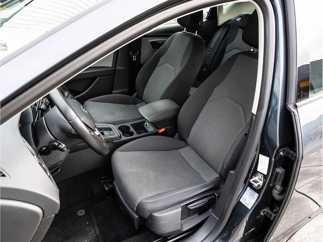 Seat leon 1.5 tsi style 2019 navigatiesysteem stoelverwarming carplay/android parkeersensoren 16"inch hagelschade - afbeelding 4 van  32