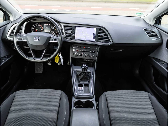 Seat leon 1.5 tsi style 2019 navigatiesysteem stoelverwarming carplay/android parkeersensoren 16"inch hagelschade - afbeelding 6 van  32