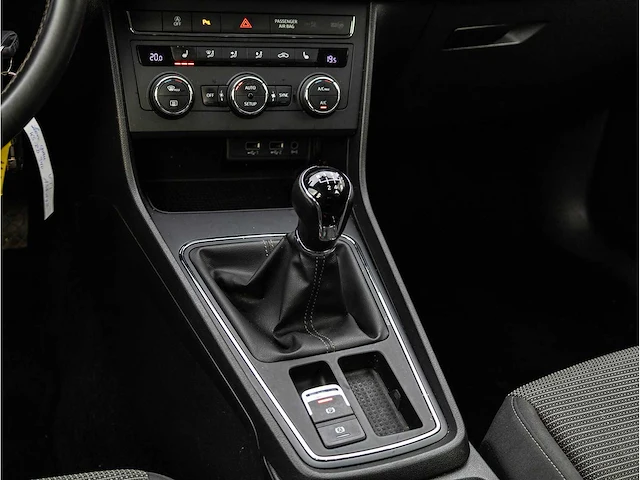 Seat leon 1.5 tsi style 2019 navigatiesysteem stoelverwarming carplay/android parkeersensoren 16"inch hagelschade - afbeelding 11 van  32