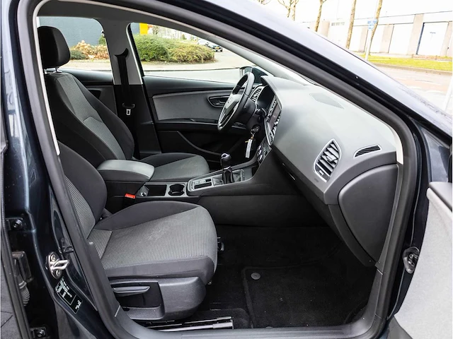 Seat leon 1.5 tsi style 2019 navigatiesysteem stoelverwarming carplay/android parkeersensoren 16"inch hagelschade - afbeelding 14 van  32