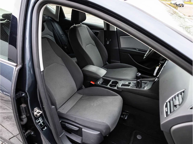 Seat leon 1.5 tsi style 2019 navigatiesysteem stoelverwarming carplay/android parkeersensoren 16"inch hagelschade - afbeelding 15 van  32