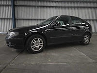 Seat leon 1.6-16v stella , 80-pr-dg en km stand - afbeelding 1 van  8