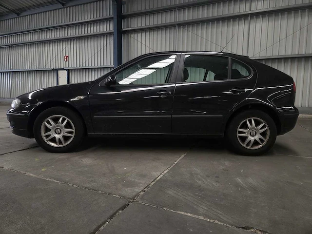 Seat leon 1.6-16v stella , 80-pr-dg en km stand - afbeelding 2 van  8