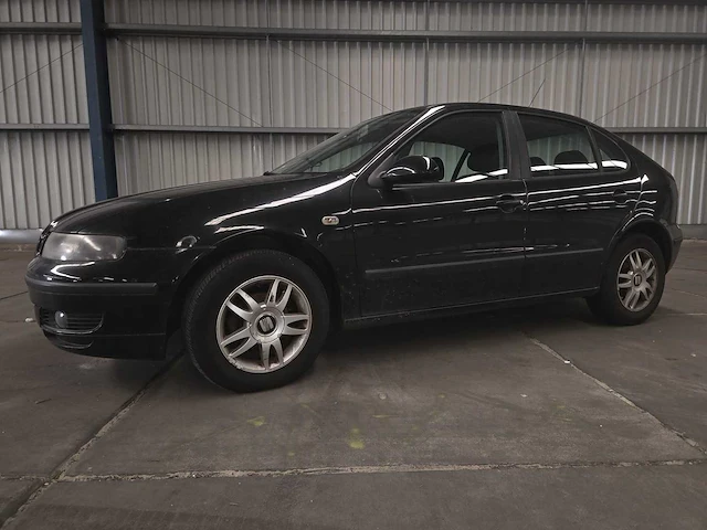 Seat leon 1.6-16v stella , 80-pr-dg en km stand - afbeelding 3 van  8