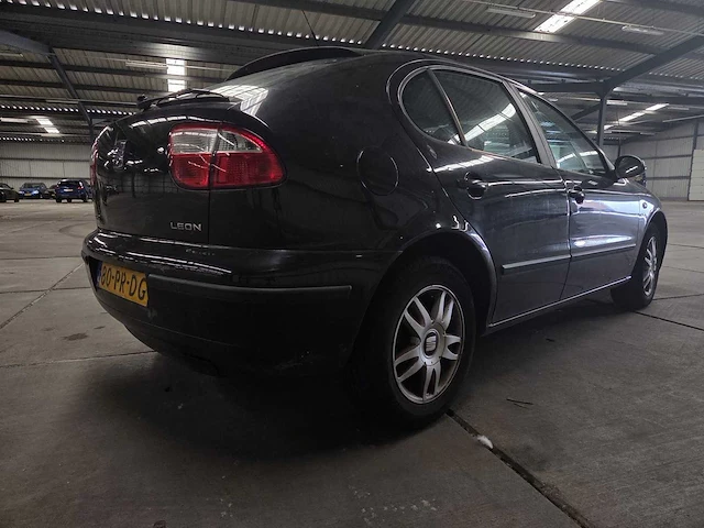 Seat leon 1.6-16v stella , 80-pr-dg en km stand - afbeelding 4 van  8