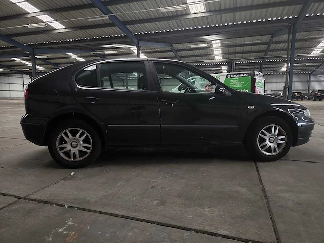 Seat leon 1.6-16v stella , 80-pr-dg en km stand - afbeelding 5 van  8
