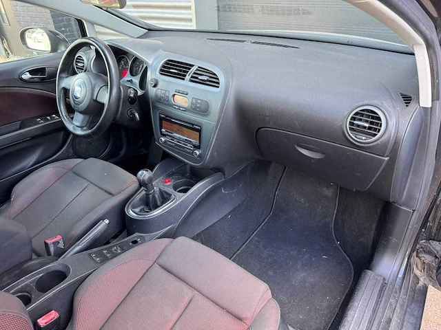 Seat leon 1.6 stylance car 2005 | 23-rz-lv i - afbeelding 2 van  25