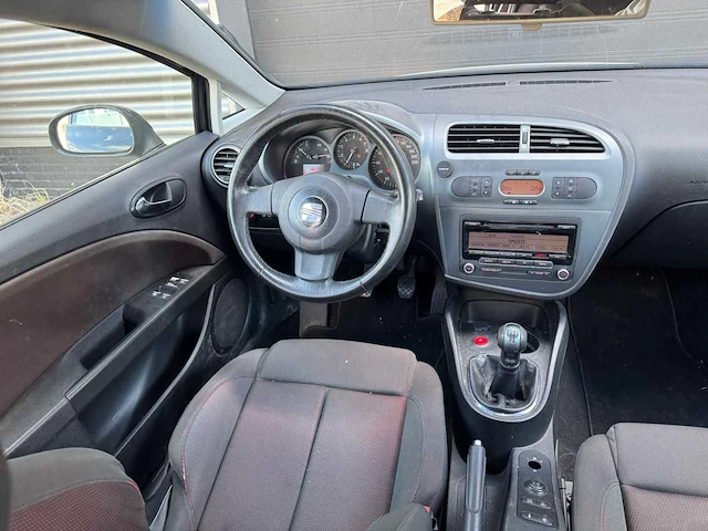Seat leon 1.6 stylance car 2005 | 23-rz-lv i - afbeelding 25 van  25
