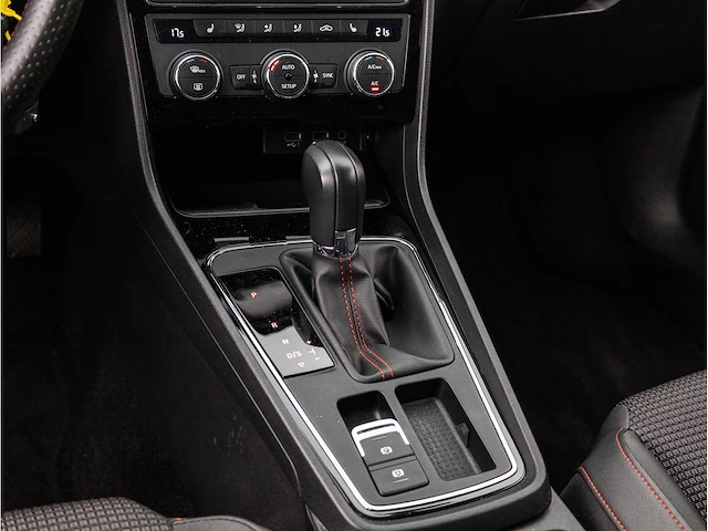 Seat leon fr 2.0 tsi 190pk automaat 2018 beats audio achteruitrijcamera stoelverwarming carplay/android dab 17"inch - afbeelding 14 van  32