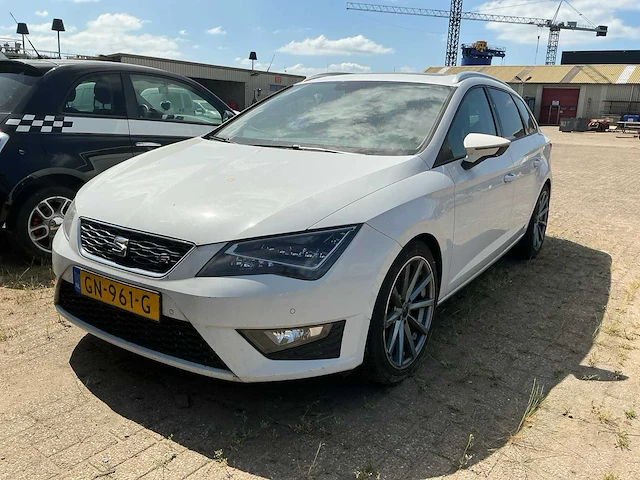 Seat leon st personenauto (gn-961-g) - afbeelding 1 van  25