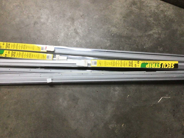 Secustrip deurbeveiliging lengte 2150 mm - afbeelding 2 van  3