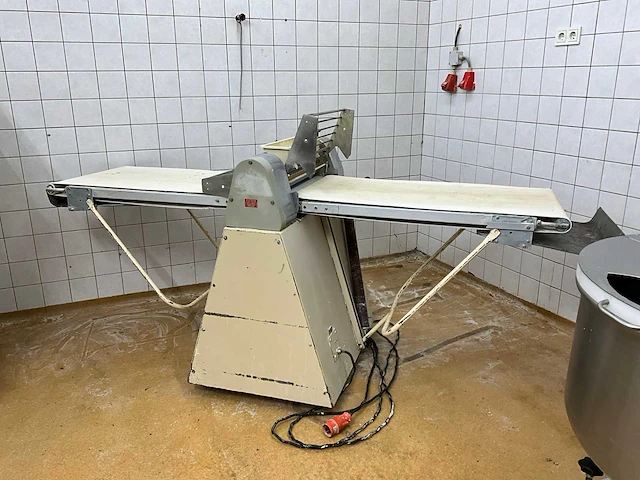 Seewer syn. 603 uitroltafel - afbeelding 1 van  9
