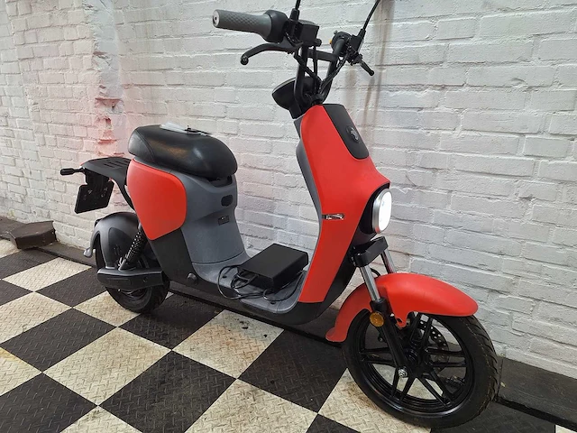Segway bt110s elektrische 45km bromscooter - afbeelding 8 van  9