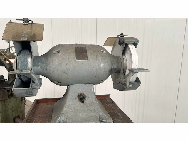 Selecta l2005 polijst/ schuurmachine met stalen kast - afbeelding 3 van  4