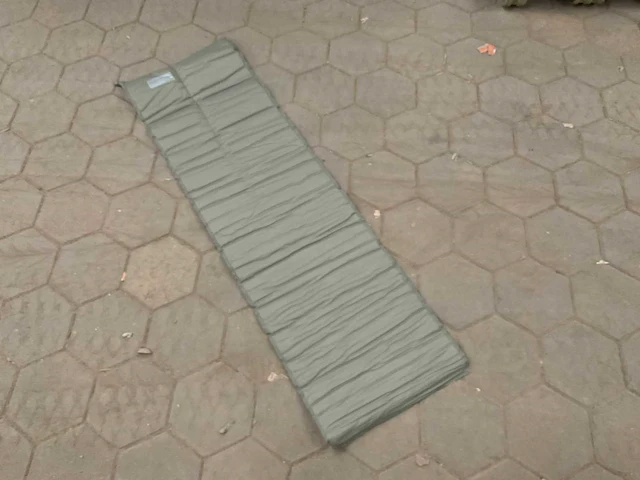Self inflating sleeping mat (70x) - afbeelding 1 van  4