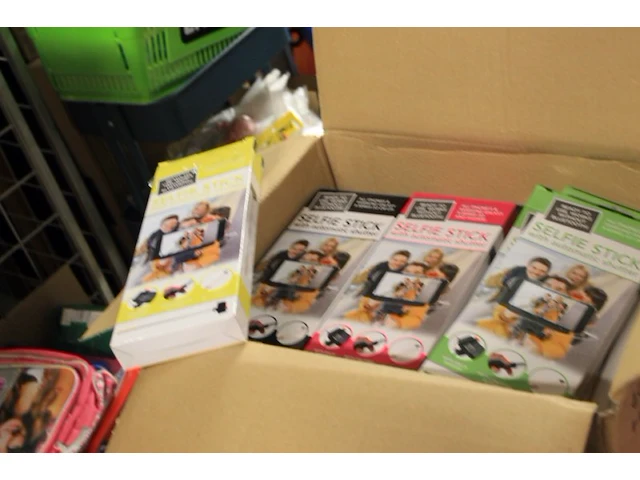 Selfi stick mix van kleur geleverd 5 stuks - afbeelding 1 van  3