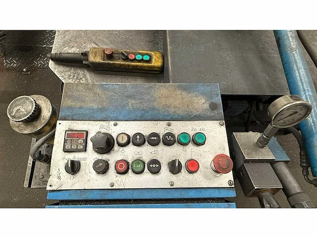 Semi automat bandsaw meba 320dg with pehu back stop - afbeelding 4 van  6