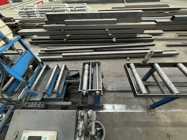 Semi automatische bandzaagmachine - afbeelding 5 van  10