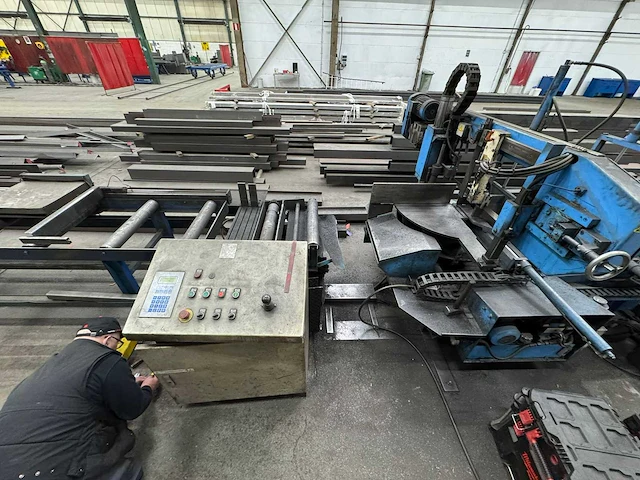 Semi automatische bandzaagmachine - afbeelding 7 van  10