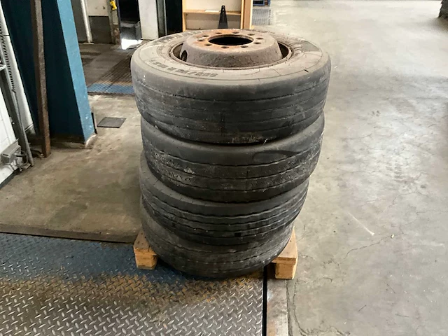 Semi dieplader banden incl velg (7x) - afbeelding 2 van  4