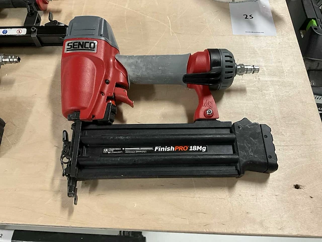 Senco finish pro 18mg pneumatische tacker (3x) - afbeelding 3 van  10