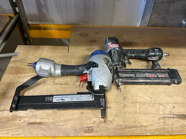 Senco pneumatische tacker divers (2x) - afbeelding 1 van  3