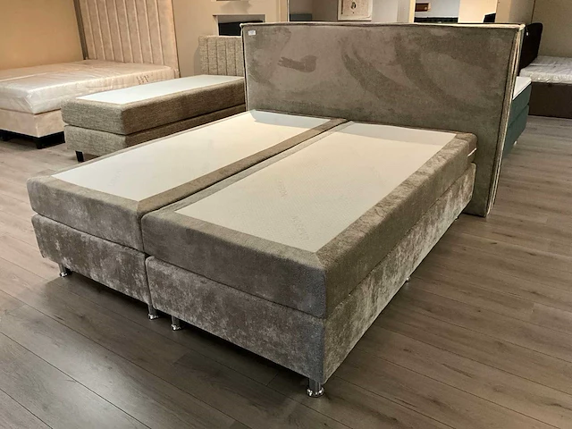 Sense geveerde boxspring - afbeelding 1 van  9