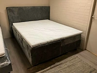 Sense geveerde boxspring