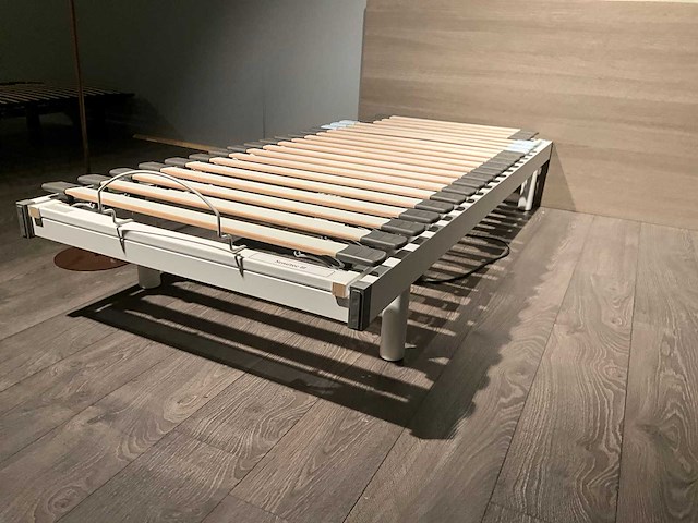 Sensitic iii electrische lattenbodem op poten - afbeelding 1 van  9