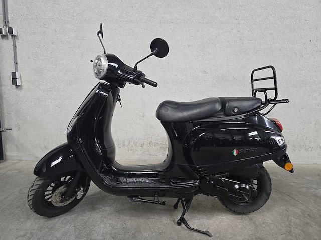 Senzo - bromscooter - riva exclusief - 4t 45km uitvoering dxv37l - afbeelding 1 van  7
