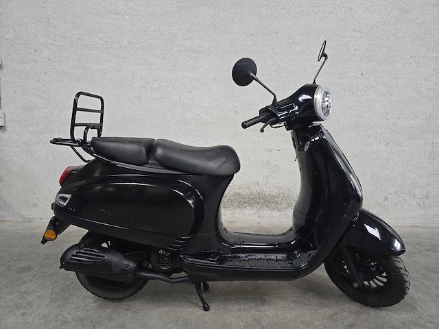 Senzo - bromscooter - riva exclusief - 4t 45km uitvoering dxv37l - afbeelding 2 van  7