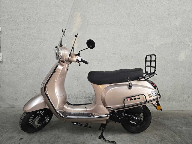 Senzo - bromscooter - rivalux - 4t 45km uitvoering fgl36t - afbeelding 1 van  7