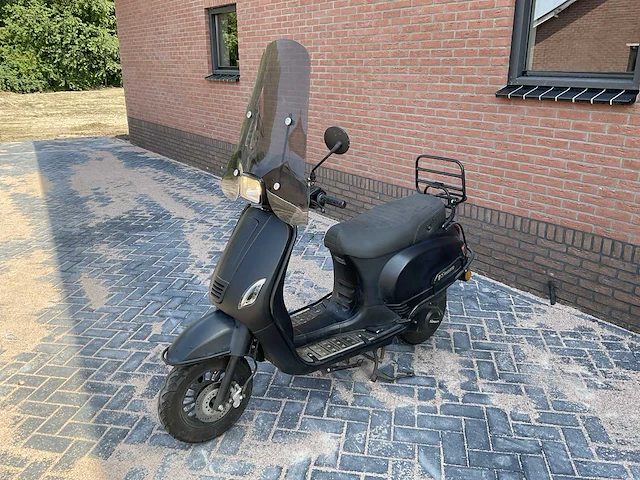 Senzo bromscooter scooter - afbeelding 1 van  13