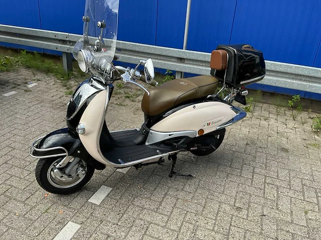 Senzo grande retro gt2 snorscooter - afbeelding 4 van  10