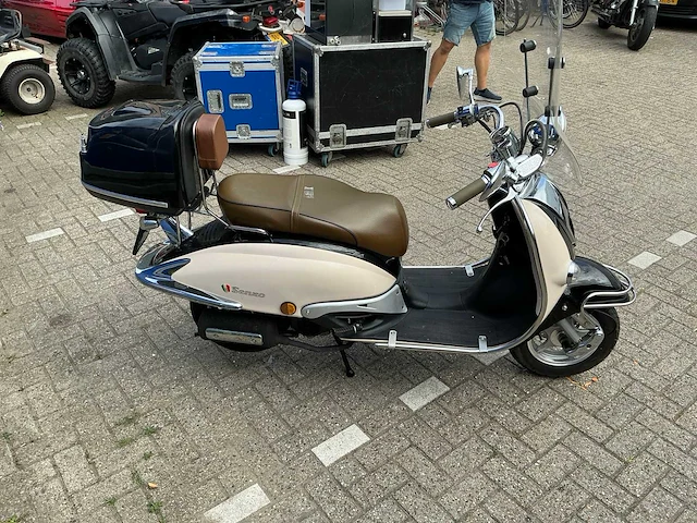 Senzo grande retro gt2 snorscooter - afbeelding 6 van  10