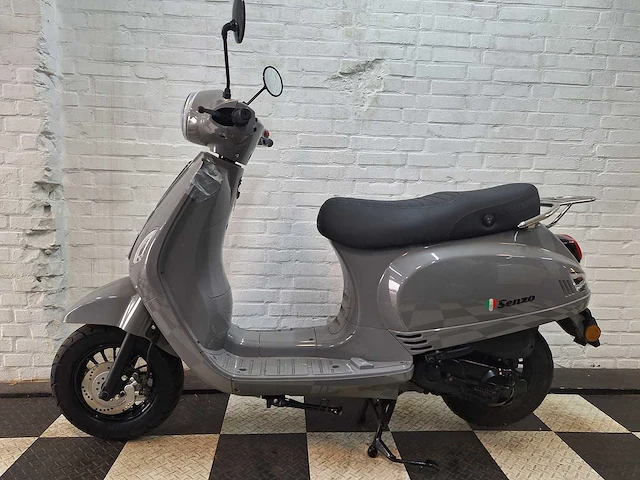 Senzo riva lux 25 km snorscooter 4takt - afbeelding 1 van  7