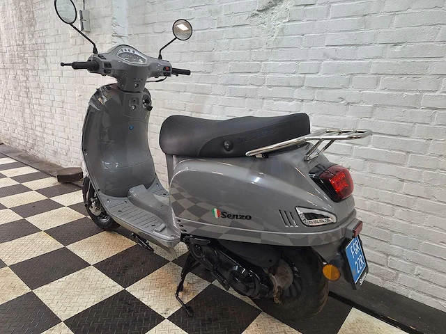Senzo riva lux 25 km snorscooter 4takt - afbeelding 3 van  7