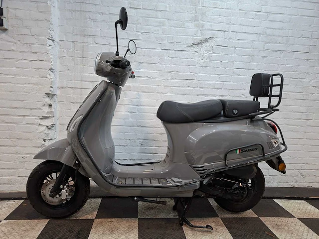 Senzo riva lux 25 km snorscooter 4takt - afbeelding 1 van  7