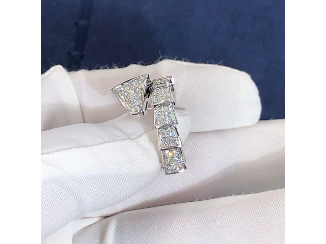 Serpenti viper ring 18 karat white gold full pave diamond , bvlgari , 2018 - afbeelding 4 van  9