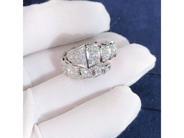 Serpenti viper ring 18 karat white gold full pave diamond , bvlgari , 2018 - afbeelding 5 van  9