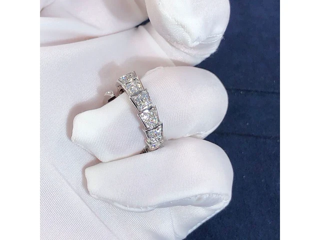Serpenti viper ring 18 karat white gold full pave diamond , bvlgari , 2018 - afbeelding 7 van  9