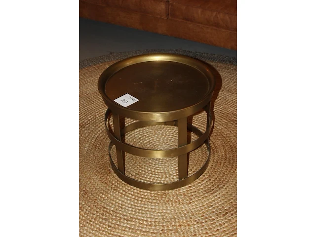 Serveertafel met doorsnede 48 cm en hoogte 39 cm. - afbeelding 2 van  2