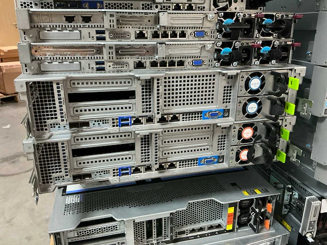 Server - cisco - ucs c240 m4 - 1x e5-2630 v3 - afbeelding 2 van  2