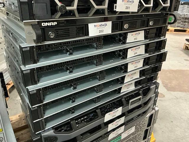 Server - dell - r340 - e-2288g - afbeelding 1 van  2