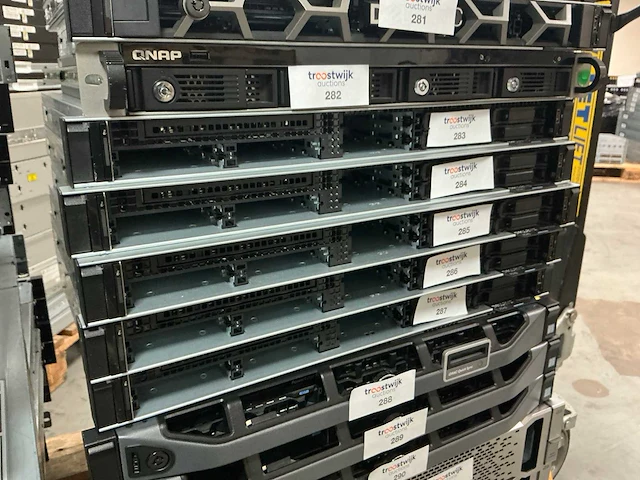 Server - dell - r340 - e-2288g - afbeelding 1 van  2