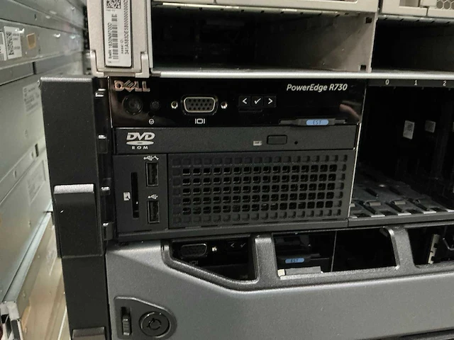 Server - dell - r730 - 2x e5-2660 v3 - afbeelding 2 van  3