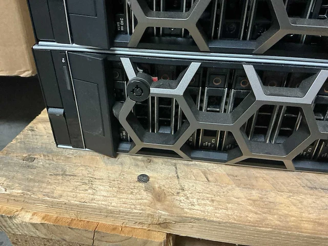 Server - dell - r740 2x gold 5127 - afbeelding 3 van  4